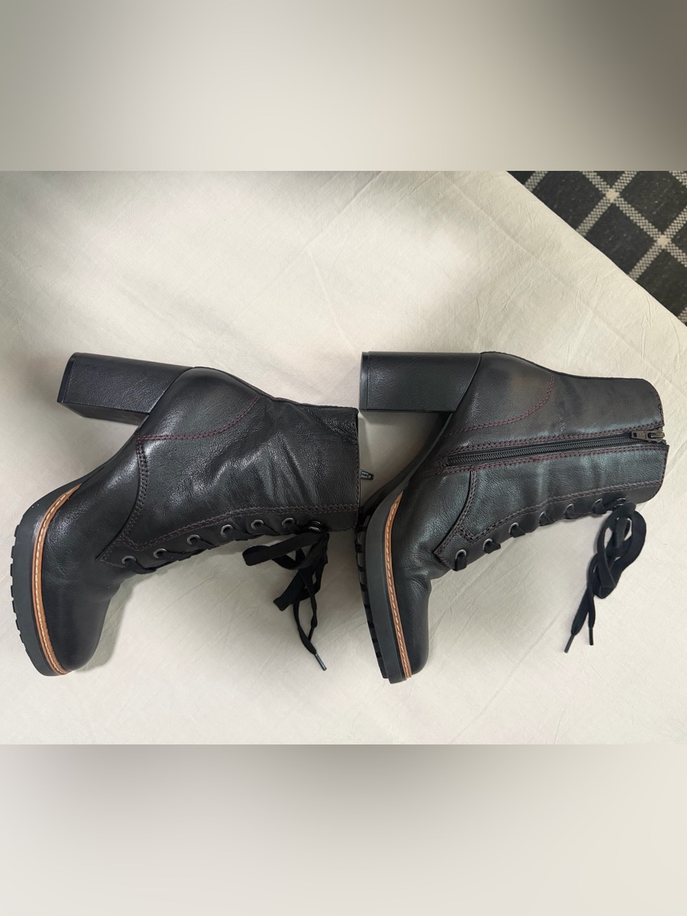 Naturalizer Black Lace-Up Block Heel Ankle Boots, Size 9 - Picture 4 of 13